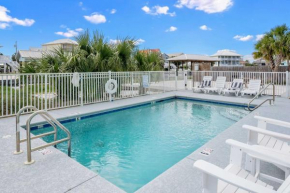 Bright Gulf Shores Retreat - Walk to Beach!